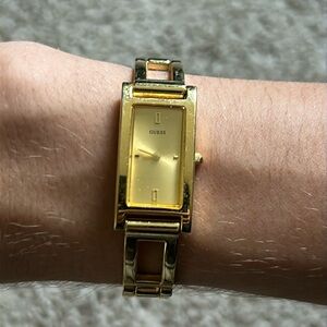 Guess womens‎ vintage gold rectangle chainlink watch one size measurements shown